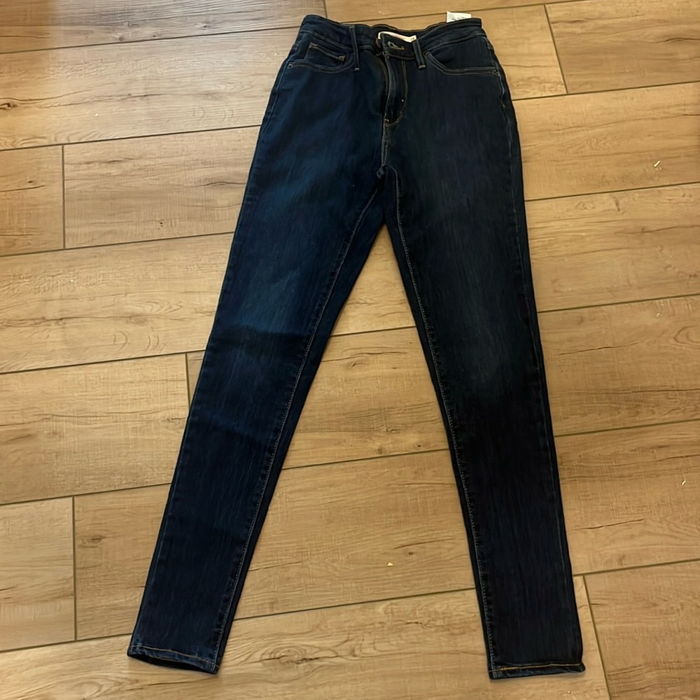 NWOT Levi’s 721 High Rise Skinny Jeans size 24/0 w24 l 30
